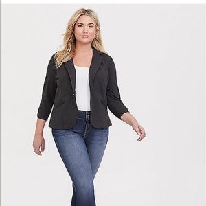 Torrid 2x blazer with ruched sleeves